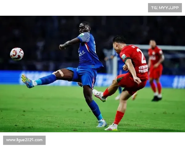 上海申花痛失2025赛季冠军后补强锋线，巴西前锋米内罗亚冠戴帽展现状态。